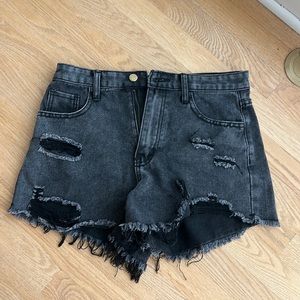 I ordered these shorts from Shein site, and unfortunately they don’t fit me!